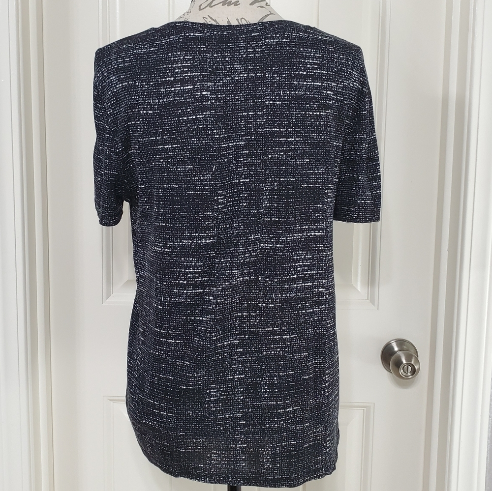 Old Navy High-Low V-Neck Tee - Picture 3 of 4